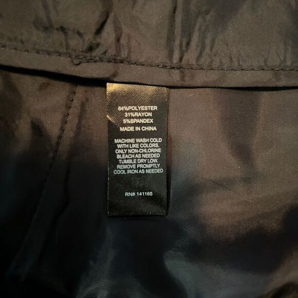 NWT! Harvé Bernard navy basic shorts. Size 6 - Picture 4 of 9